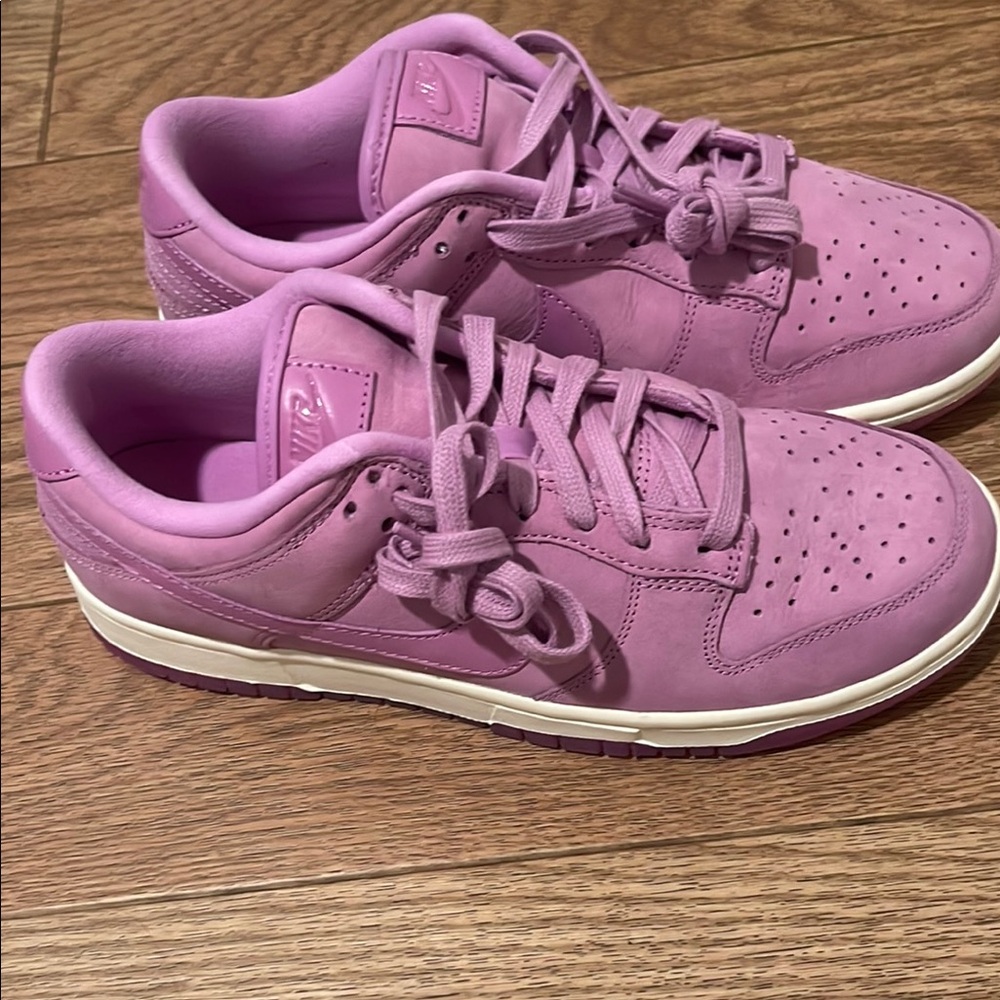 Nike Purple Athletic Shoes Low-Top Breathable